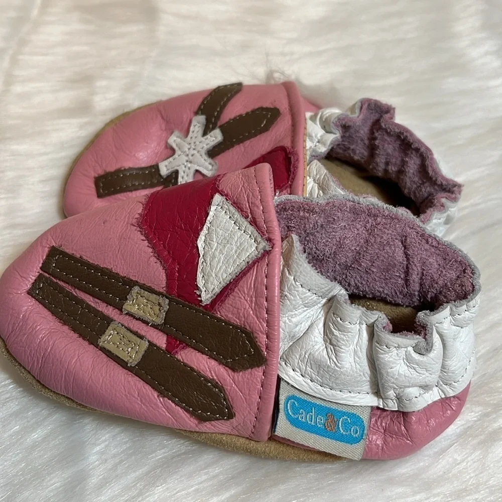 Cade & Co Ski Patrol Pink Leather Soft Suede Sole Shoes